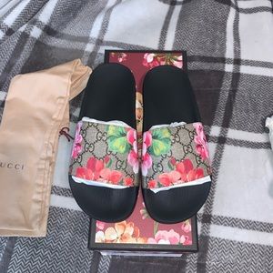 Gucci GG blooms Supreme floral slide sandal